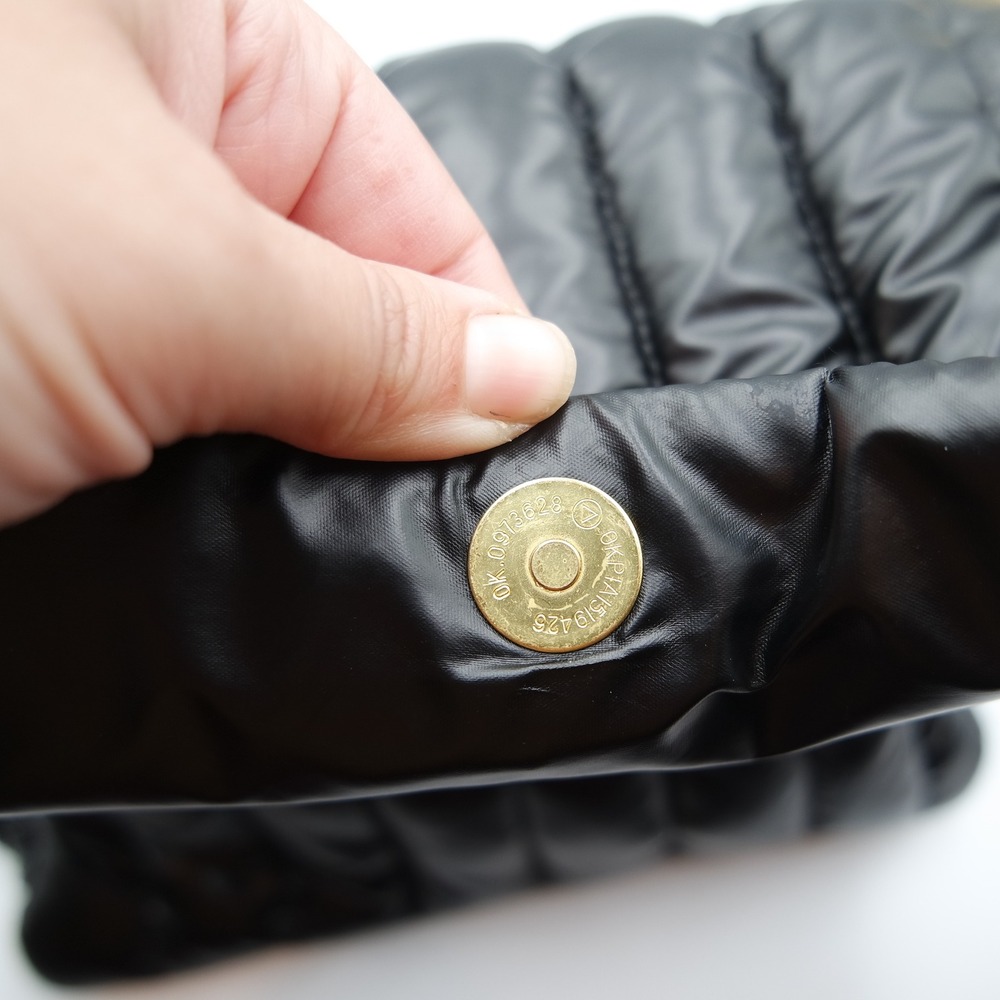 Think Royln Black Bar Bag Quilted Puffer Crossbody Bag Gold Chain & Webbed Strap - Picture 11 of 12